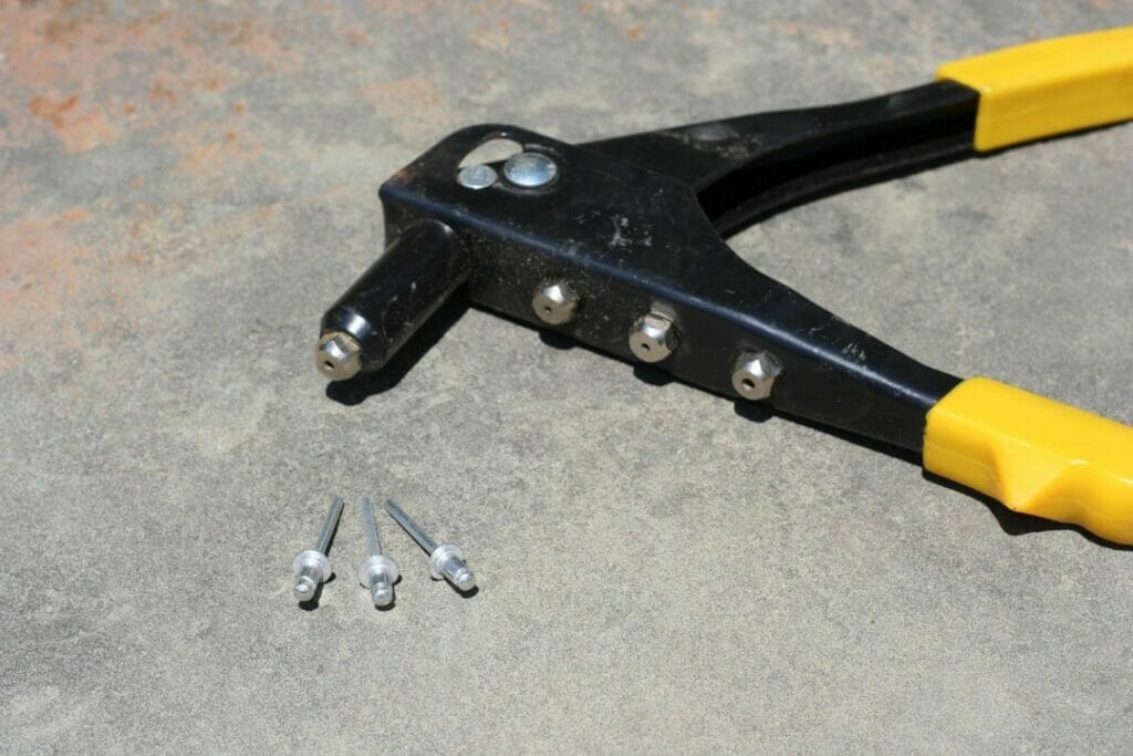 Rivet tool or rivet gun